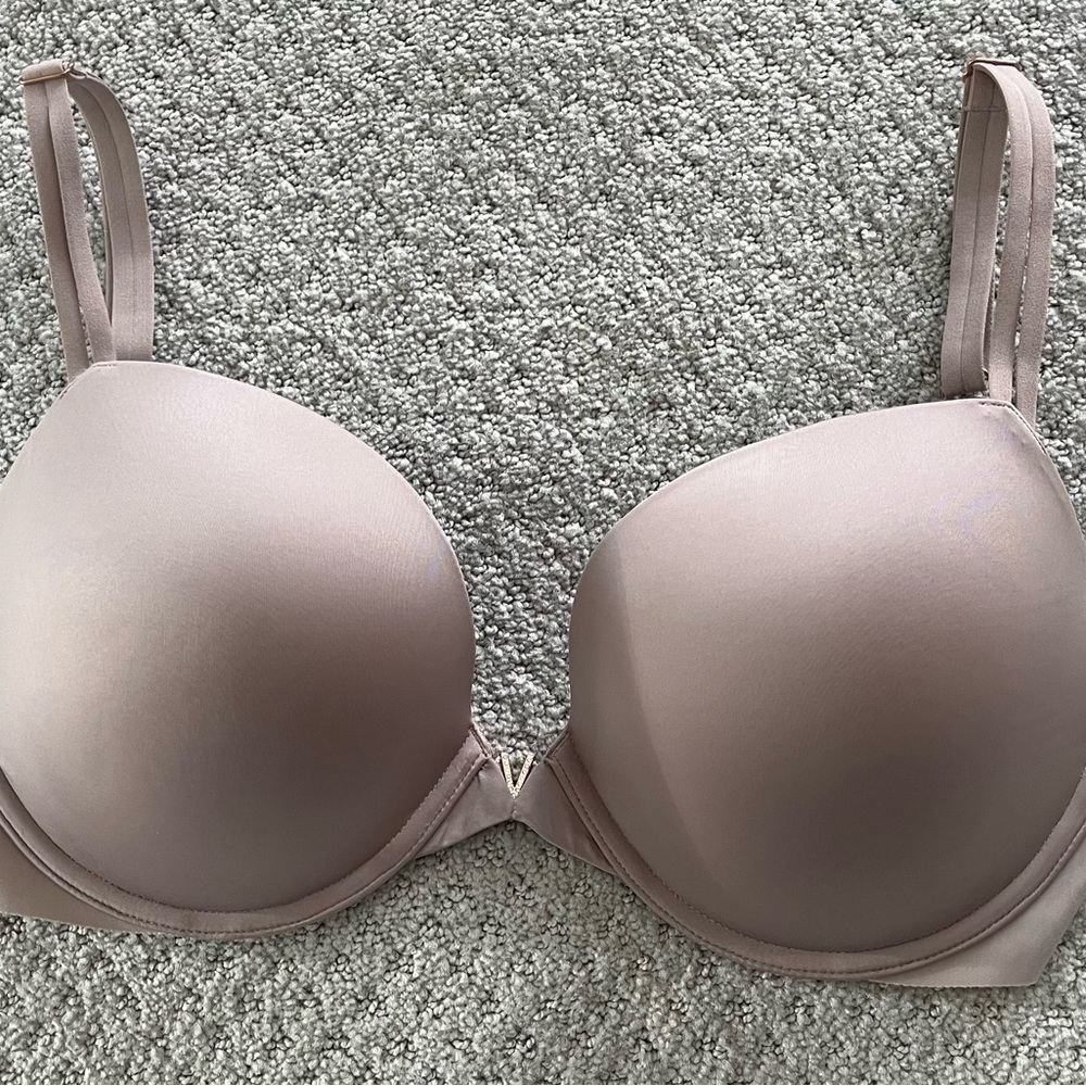 Victoria’s Secret full coverage bra 34D